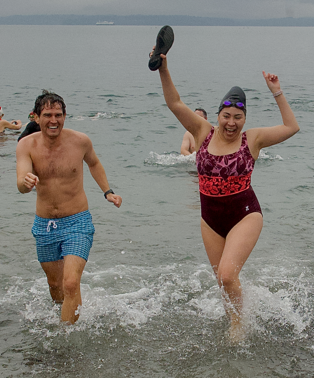 Alki Polar Plunge sees huge turnout for New Years day 2023 Westside